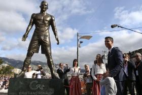 RONALDO INAUGUROU NO FUNCHAL ESTÁTUA QUE O IMORTALIZA NA CIDADE QUE O VIU NASCER