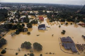 ELEVADO PARA 160.921 O NÚMERO DE DESLOCADOS POR INUNDAÇÕES NA MALÁSIA