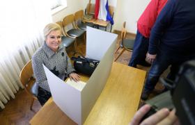 PRESIDENTE CESSANTE E LÍDER CONSERVADORA DISPUTAM SEGUNDA VOLTA NA CROÁCIA