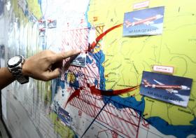 AIRASIA/AVIÃO: AERONAVE ENVOLVIDA NAS BUSCAS AVISTOU UM OBJETO NO MAR