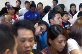 AIRASIA/AVIÃO: FAMILIARES ACREDITAM QUE PASSAGEIROS AINDA PODEM ESTAR VIVOS