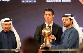 CRISTIANO RONALDO RECEBE PRÉMIO DE MELHOR FUTEBOLISTA DO ANO DA GLOBE SOCCER