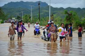 PELO MENOS 30 MORTOS NAS FILIPINAS DEVIDO A INUNDAÇÕES CAUSADAS POR TEMPESTADE TROPICAL