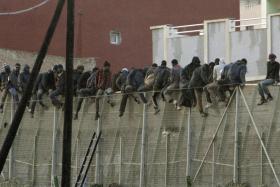 CERCA DE 70 IMIGRANTES CONSEGUIRAM ENTRAR EM MELILLA (ESPANHA)