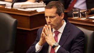 O primeiro-ministro do Ontário, Dalton McGuinty, numa foto de arquivo. (The Canadian Press/Michelle Siu)