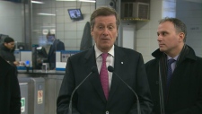 O presidente John Tory fala com os jornalistas na Victoria Park Station, na terça-feira
