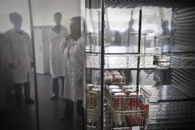 MAIORIA DOS LABORATÓRIOS ADERE A ACORDO COM SNS E NÃO VAI PAGAR TAXA SOBRE VENDAS