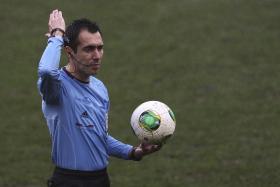 BRUNO ESTEVES DIRIGE BENFICA-AROUCA DA TAÇA DA LIGA