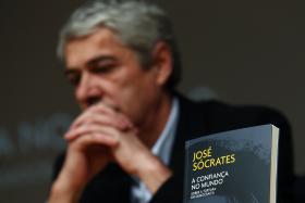 SÓCRATES: EX-PRIMEIRO-MINISTRO RESPONDE À TVI EM “LEGÍTIMA DEFESA” CONTRA “PODER OBSCURO”
