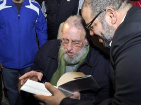 FIDEL CASTRO DIZ “NÃO TER CONFIANÇA” NOS EUA MAS APOIA “SOLUÇÃO PACÍFICA”