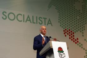 EX-PRIMEIRO-MINISTRO GREGO GEORGE PAPANDREU QUER REFERENDO SOBRE FUTURO DO PAÍS