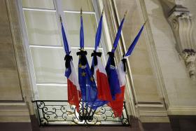 PARIS/ATENTADO: MILHARES DE PESSOAS HOMENAGEIAM VÍTIMAS EM PARIS