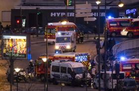 PARIS/ATENTADOS: POLÍCIA FRANCESA RESOLVE SITUAÇÕES CRÍTICAS RELACIONADAS COM CHARLIE HEBDO