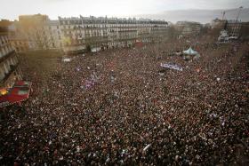 PARIS/ATENTADO: MARCHA IGUALA RECORDE DE MILHÃO E MEIO DE PESSOAS DO MUNDIAL DE 1998