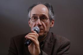 PARIS/ATENTADOS: PRÓXIMA EDIÇÃO DO CHARLIE HEBDO EM CINCO LÍNGUAS, INCLUINDO ÁRABE E TURCO