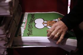 PARIS/ATENTADOS: TIRAGEM DO CHARLIE HEBDO SOBE PARA CINCO MILHÕES — DISTRIBUIDORA
