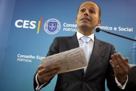 GOVERNO VAI DAR 209 EUROS A DESEMPREGADOS QUE ACEITEM TRABALHO LONGE DE CASA