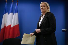 MARINE LE PEN QUER QUE SYRIZA GANHE ELEIÇÕES NA GRÉCIA
