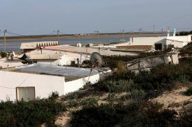 POLIS INICIA HOJE PROCESSO DE POSSE DE CASAS ILEGAIS NA PRAIA DE FARO