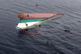 NAVIO AFUNDA-SE NA ILHA CABO-VERDIANA DO FOGO COM MAIS DE 20 PESSOAS A BORDO