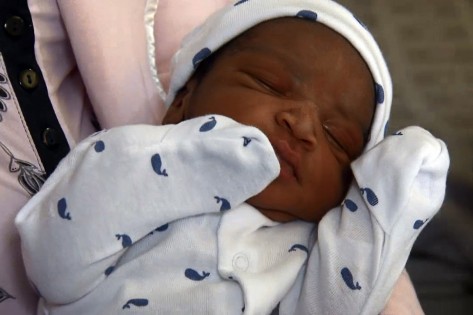 Grayson Jay Leslie foi o primeiro bebé da GTA de 2015, nascido às 00:00 horas em Mississauga, em 1 de janeiro de 2015. CityNews