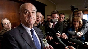 Julian Fantino fala à imprensa em Otava nesta foto de arquivo. (Adrian Wyld/The Canadian Press)