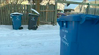 ADOLESCENTE ACUSADO DEPOIS QUE UM BEBÉ FOI DEIXADO NUM CONTENTOR DE LIXO EM WINNIPEG