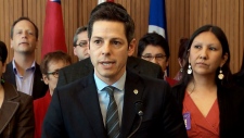 O presidente de Winnipeg, Brian Bowman, fala aos jornalistas, 22 de janeiro, 2015