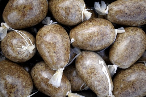 Uma imagem mostra «Haggis» durante o Campeonato Mundial de Alimentação Haggis nos 150th Birnam Highland Games, em Perthshire, na Escócia, em 30 de agosto de 2014. Os Birnam Highland Games são uma tradição (Scottish Highland Games) e têm sido realizados anualmente desde 1864. AFP PHOTO/ANDY Buchanan (Crédito da foto: Andy Buchanan/AFP/Getty Images)