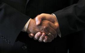 POLÍTICOS PORTUGUESES E LUSO-AMERICANOS EM LISBOA PARA ESTREITAR DIÁLOGO BILATERAL