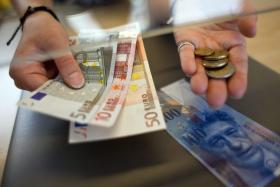 NEGÓCIOS NOS SERVIÇOS CAEM 3,6% EM DEZEMBRO E FECHAM 2014 COM QUEDA DE 2,2% – INE
