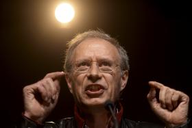 “PORTUGAL TEM PELA 1.ª VEZ UM GOVERNO QUE NOS REPRESENTA NA EUROPA, O GREGO” – LOUÇÃ