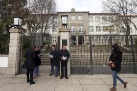 FUNCIONÁRIOS DAS ESCOLAS ESTÃO HOJE EM GREVE