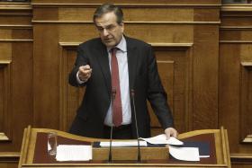GRÉCIA: SAMARAS DIZ QUE GOVERNO ASSINOU NOVO RESGATE COM “PIORES CONDIÇÕES”