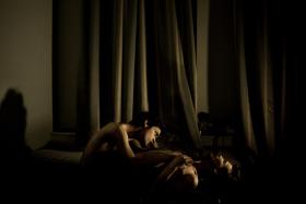RETRATO ÍNTIMO DE CASAL HOMOSSEXUAL NA RÚSSIA VENCE WORLD PRESS PHOTO