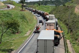 GOVERNO BRASILEIRO E CAMIONISTAS CHEGAM A ACORDO PARA FIM DE BLOQUEIOS NAS RODOVIAS