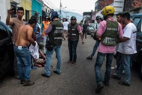 PELO MENOS 19 FERIDOS DURANTE MANIFESTAÇÕES EM UNIVERSIDADE VENEZUELANA