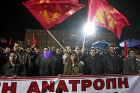 GRÉCIA: COMUNISTAS GREGOS MANIFESTAM-SE CONTRA O GOVERNO EM ATENAS