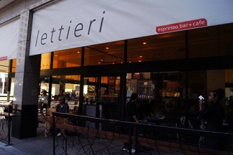 O Lettieri Espresso Bar e Café, localizado no 94 Cumberland St., em Yorkville. Grupo CNW / Lettieri Espresso Bar e Café