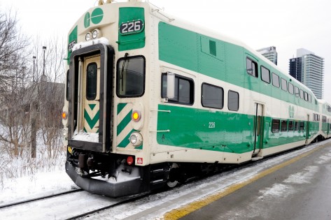 Um comboio deixa a estação GO de Oriole a caminho de Richmond Hill - 4 de fevereiro de 2011. FLICKR / Tim Adams
