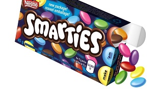 A Nestle Canadá renova a embalagem Smarties para esclarecer os consumidores sobre qual o tamanho de uma porção. (THE Canadian Press / HO)