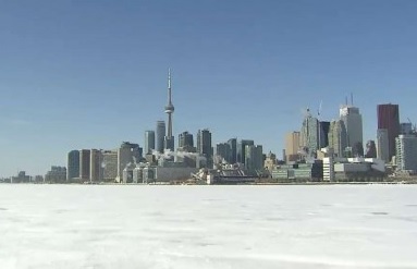 A linha do horizonte de Toronto, numa dia gelado, nesta foto de arquivo sem data. Citynews