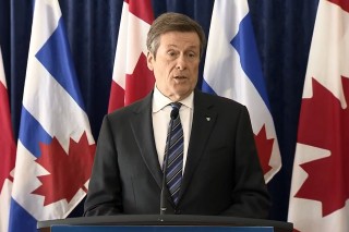 TORY PROJETA CORTE DE 32 MILHÕES DE DÓLARES NO ORÇAMENTO PARA AJUDAR COM A INSUFICIÊNCIA DO FINANCIAMENTO PROVINCIAL