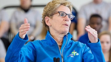 A primeira-ministra do Ontário, Kathleen Wynne, durante um evento para marcar os Jogos Pan-Americanos 2015, em Toronto - 20 de fevereiro de 2015. The Canadian Press / Chris Young