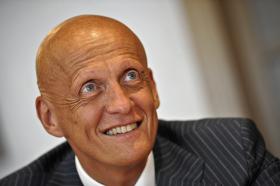 COLLINA APITA JOGO CONTRA POBREZA COM PRESENÇA DE ANTIGOS CRAQUES