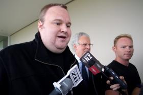 JUSTIÇA NEOZELANDESA RECUSA VOLTAR A ADIAR INICIO DO JULGAMENTO DE KIM DOTCOM