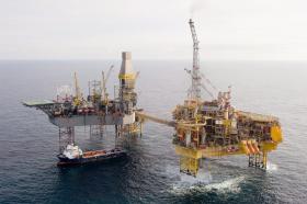 CRISE DO PETRÓLEO PODE TIRAR MAIS DE 7 MIL ME ÀS RESERVAS INTERNACIONAIS DE ANGOLA
