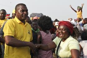 CASA-CE PASSA A PARTIDO EM ANGOLA E CHIVUKUVUKU ANTEVÊ CANDIDATURA À LIDERANÇA