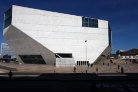 DIRETOR ARTÍSTICO DA CASA DA MÚSICA CONDECORADO PELA REPÚBLICA FRANCESA