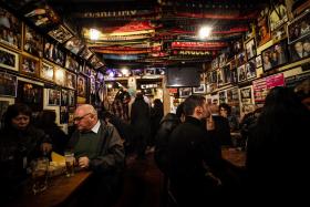 ASSOCIAÇÃO DIZ QUE CASAS DE FADO DE LISBOA RESISTEM GRAÇAS AOS TURISTAS